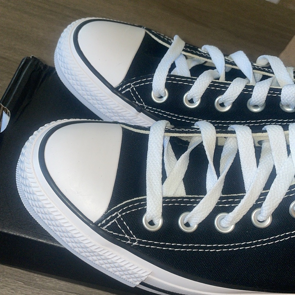 ❇️NWT❇️ Converse Chuck Taylor
High-Top Sneakers - Picture 8 of 9